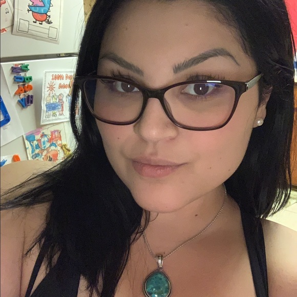 Meet your Posher, Xana - Picture 3 of 3